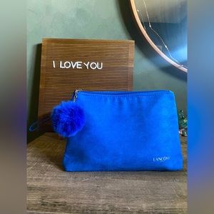 Lancôme NWOT Blue Velvet Medium Large Woman Cosmetic Makeup Bag with Wrist Strap